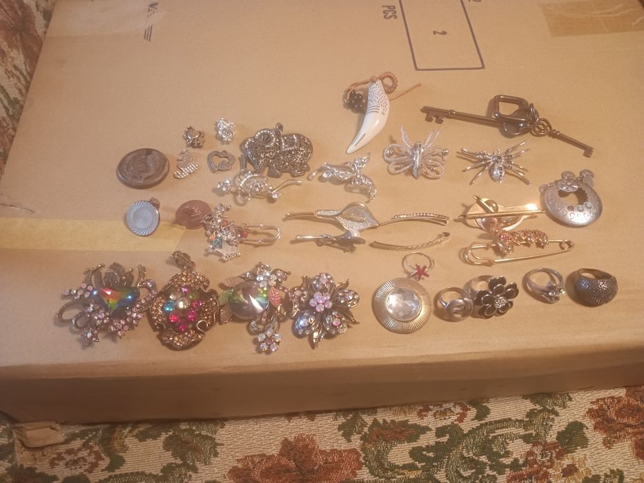 Гривни и брошки-2евро