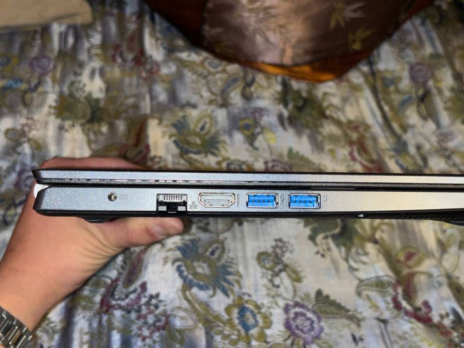 Продам ноутбук срочно !