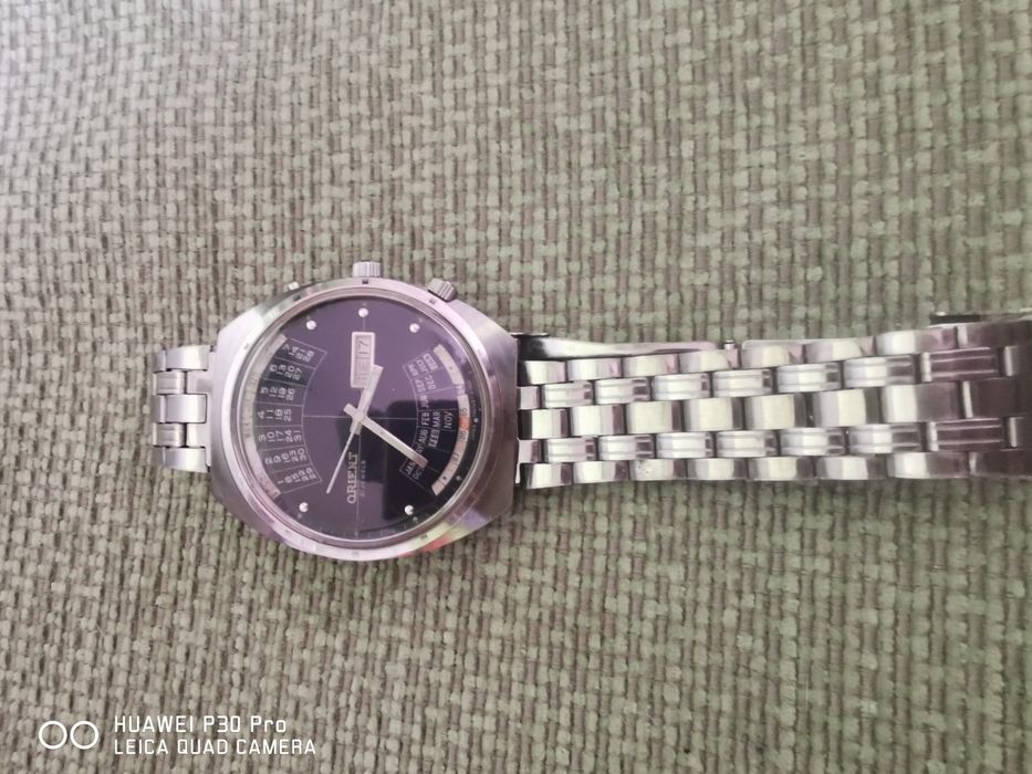 Продавам часовници orient