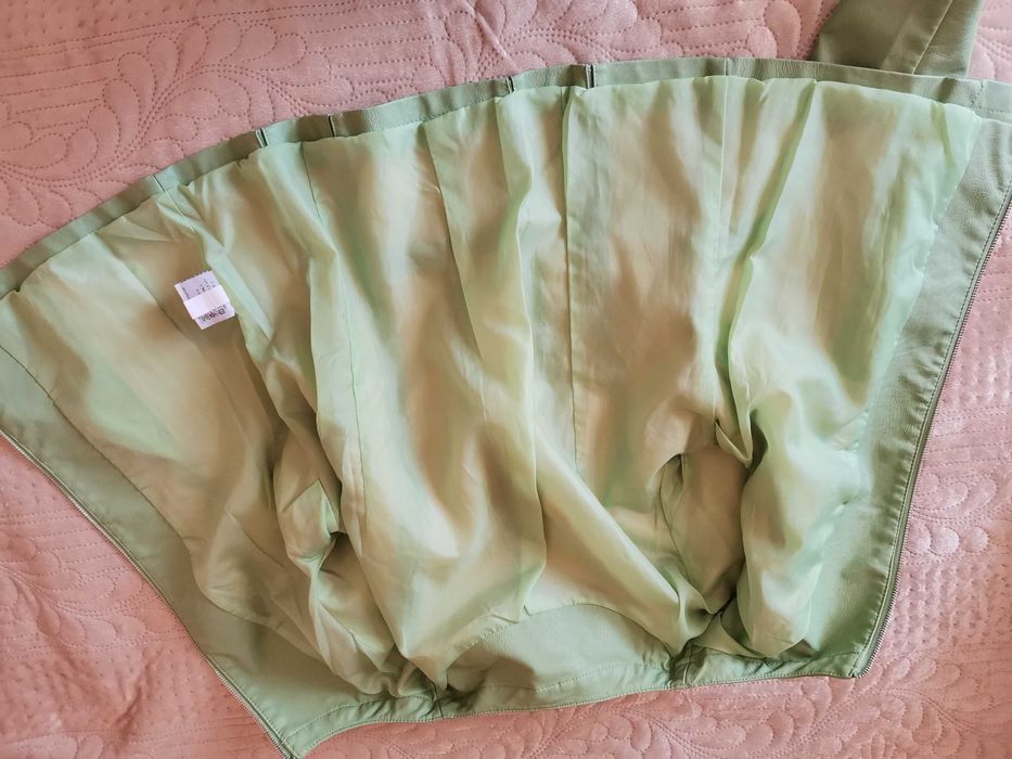 Вталено кожено яке