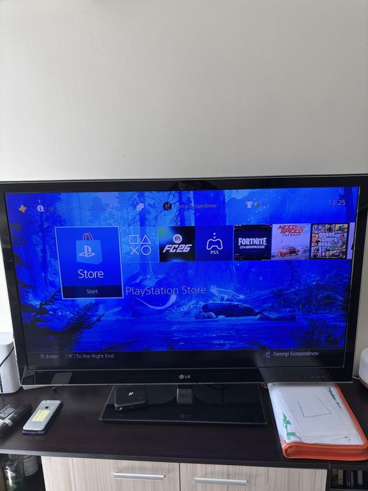 PS4 Pro 1TB в отлично състояние + 2 оригинални джойстика + 3 игри, напълно готов за игра