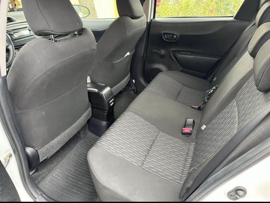 Toyota Yaris 2012 1.3 benzina