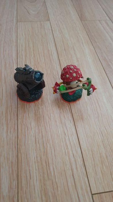 Figurine Skylanders Giants (preț pentru ambele figurine)