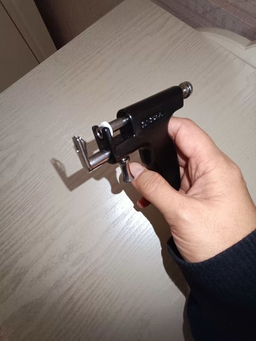 Продам аппарат для прокола ушей