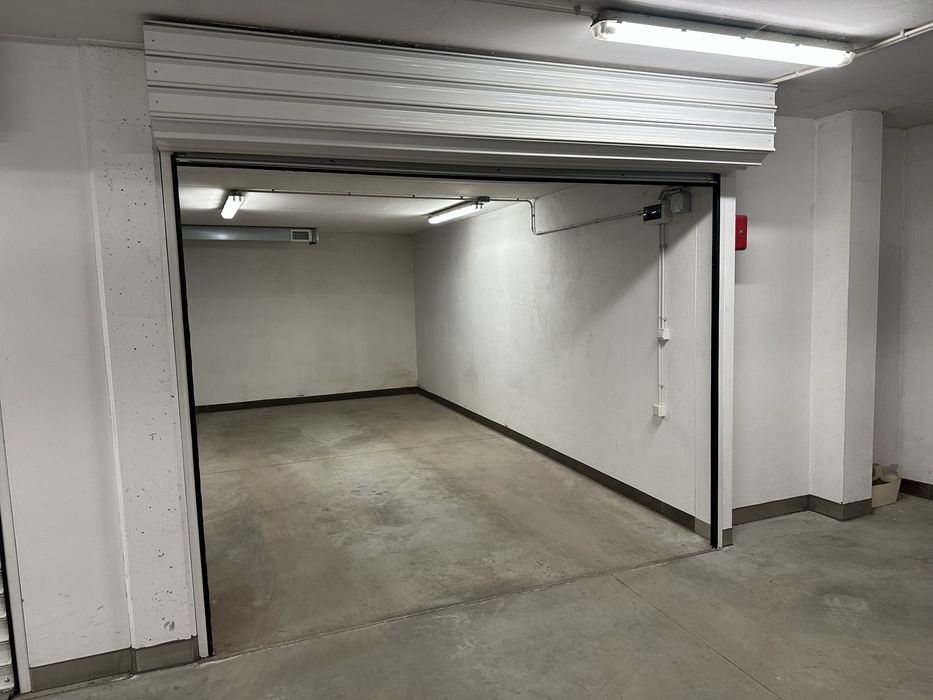 Дава се под наем Гараж / Паркомясто в Плевен, Идеален център - 23 кв.м за 169.32 € - Снимка #1