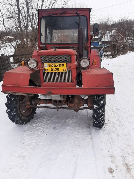 Vând tractor DT 445