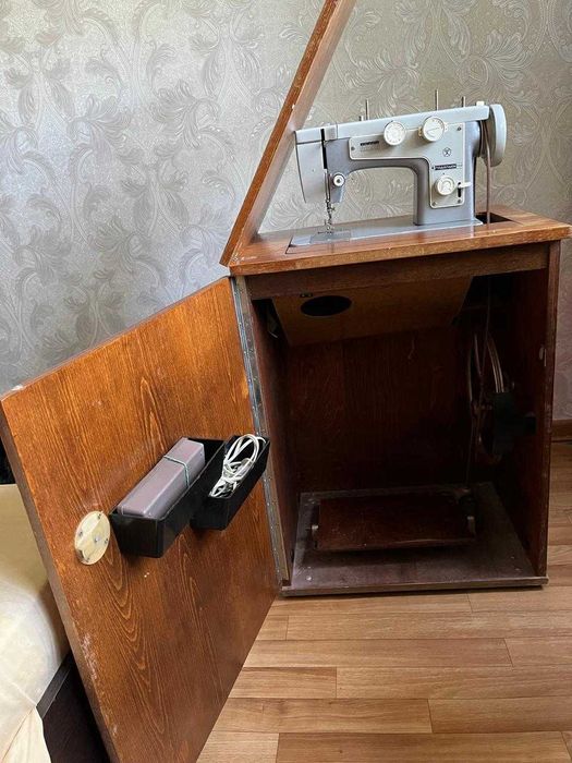 Продам швейную машинку