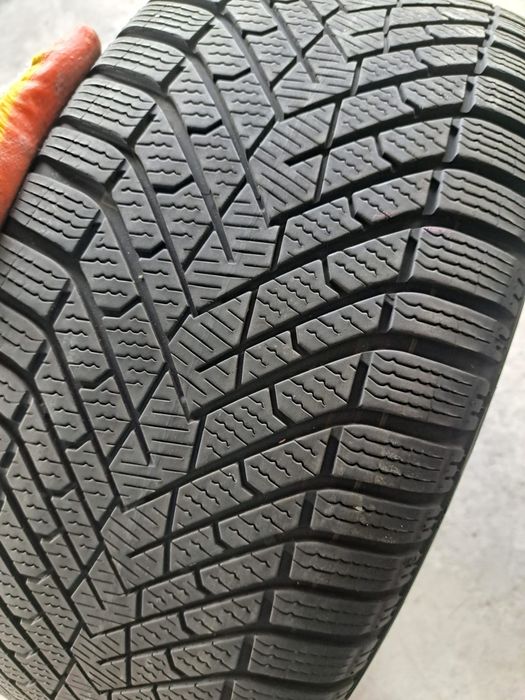 2 anvelope iarnă 255 45 r19 Pirelli
