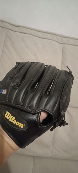 Перчатка для бейсбола