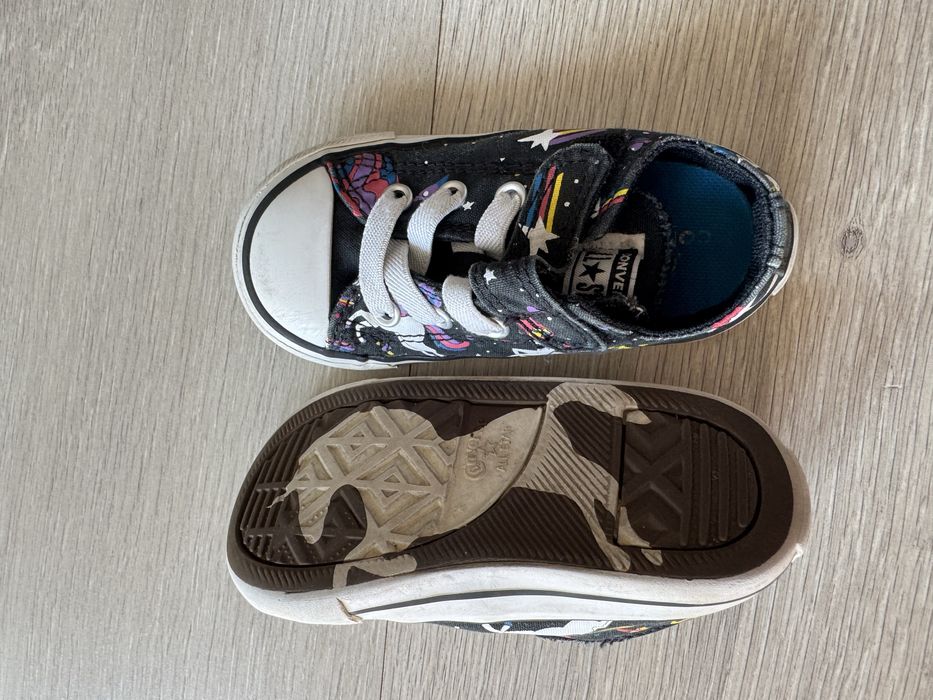 Tenesi fete converse