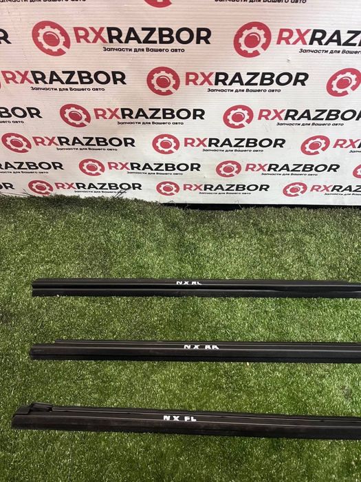 Уплотнитель стекла двери Lexus NX