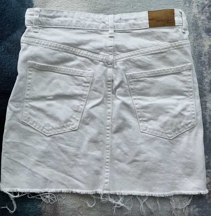 Бяла дънкова пола