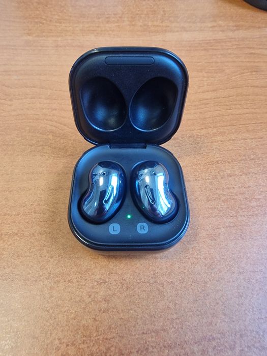 Galaxy buds live