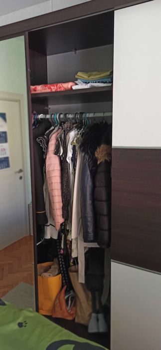 Гардероб с плъзгащи врати