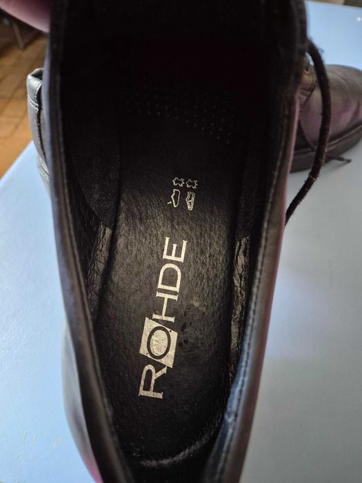 Pantofii barbatesti de tip Derby, din piele naturală neagră, marime 46, marca Rohde Germania. Impecabili.