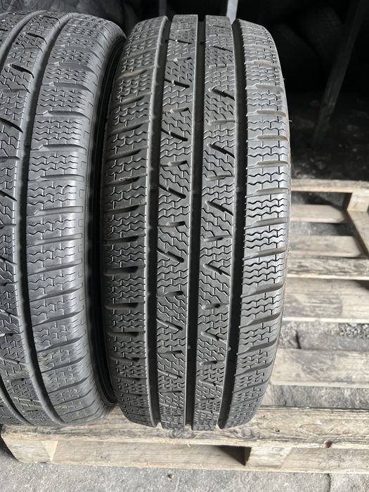2 anvelope de iarna 225/65/16C Pirelli 9 mm!