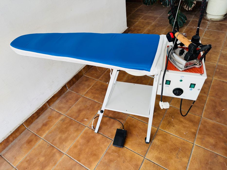 Masina de calcat cu generator de abur