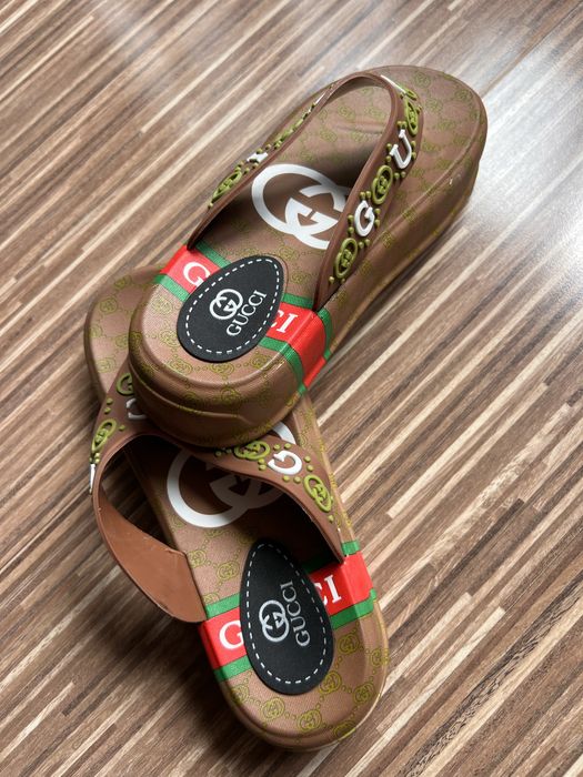 Papuci plaja noi nouti