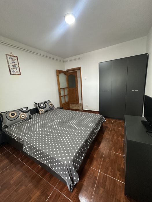 apartament 3 camere de inchiriat