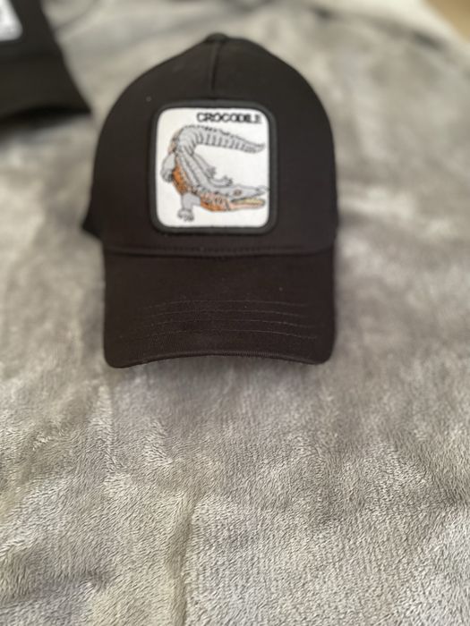 Шапки различни модели цена 20лв