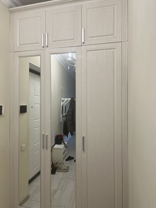 Шифонер трехстворчатый с зеркалом