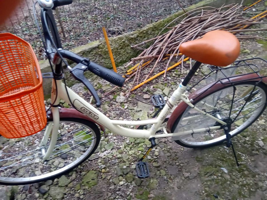 Vând bicicleta dama aproape noua