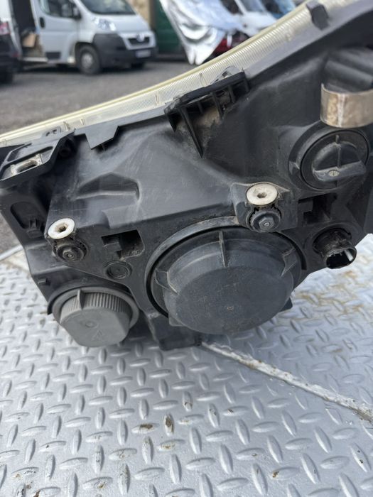 Десен фар за Пежо боксер 2007 г.8пина