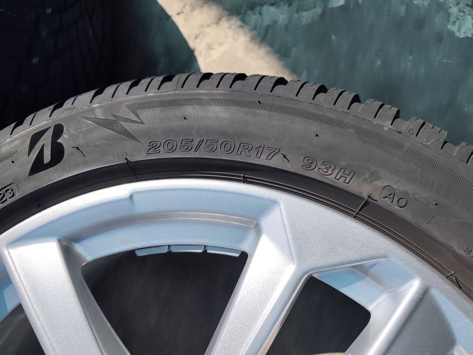 205/50/17" 4бр Bridgestone blizzak lm005,dot1423,7mm