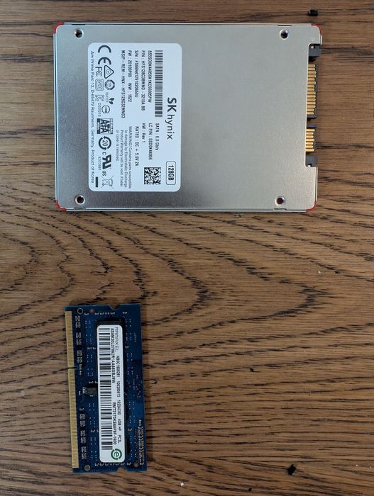 SSD 128 GB si 4 GB RAM DDR3