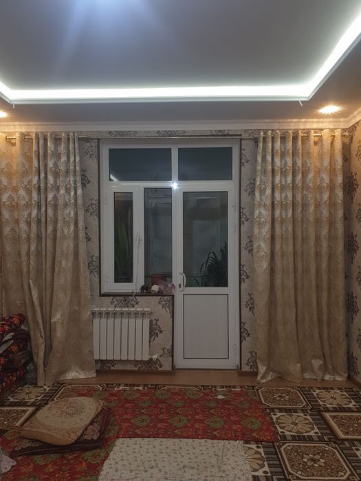 Базардин тубинде жайласкан жай