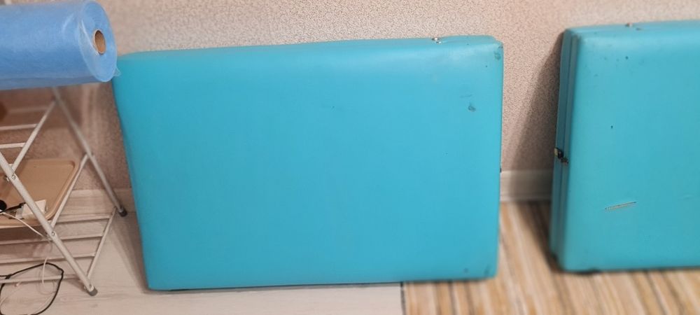 Продам кушетки 2шт