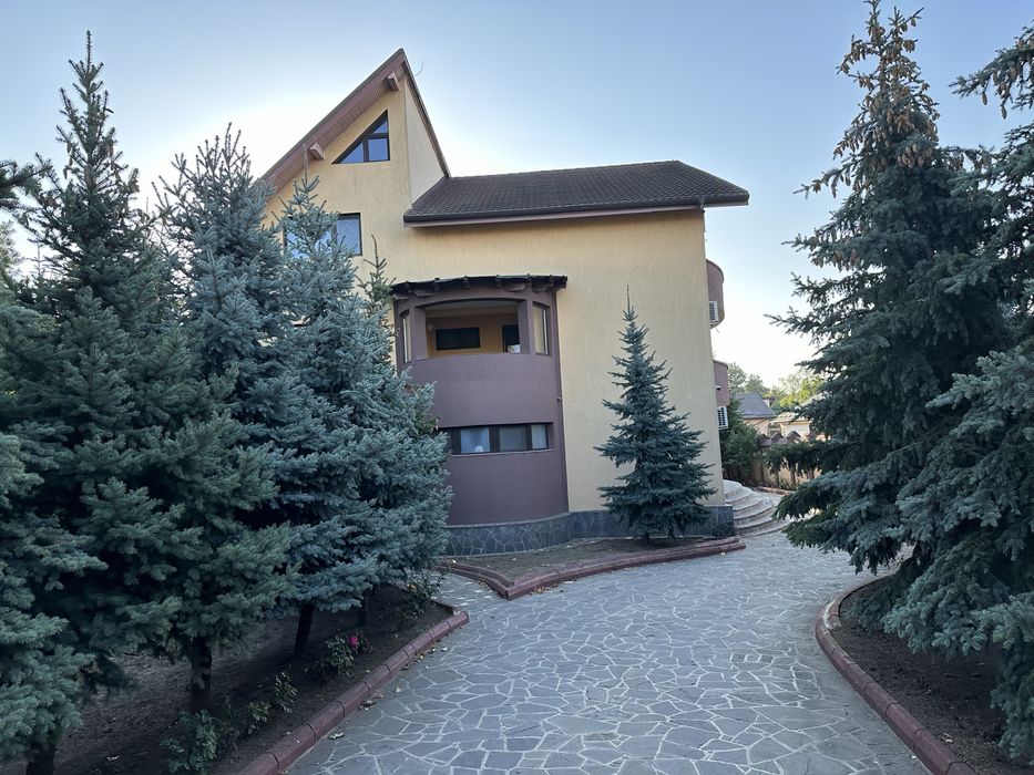 Vila Pasarea Branesti IF parter+2etaje+pod