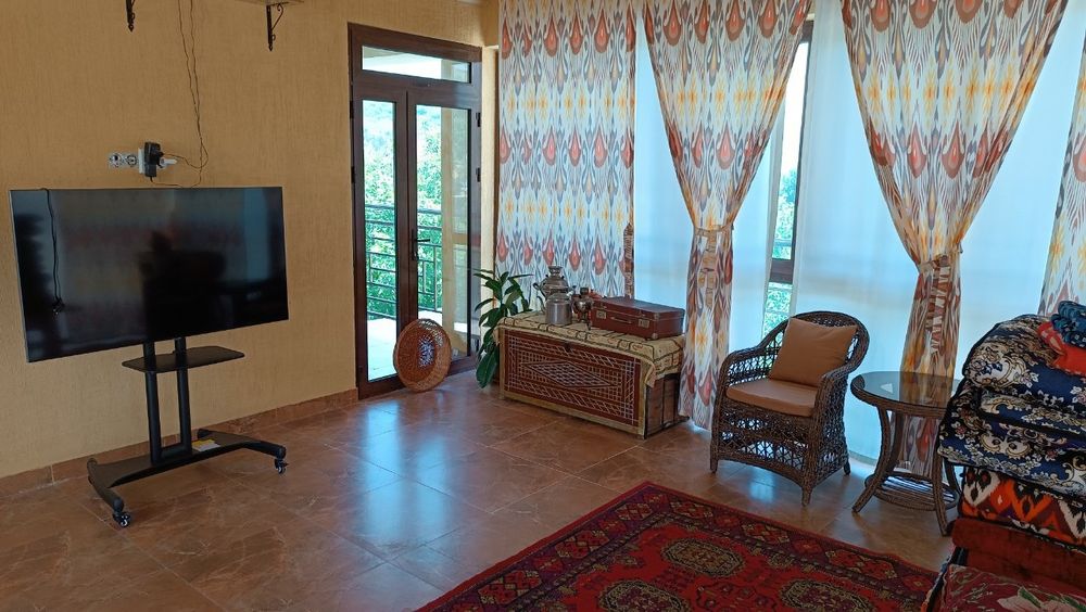 Sijjakda 3 qavatli yangi dacha sotiladi!