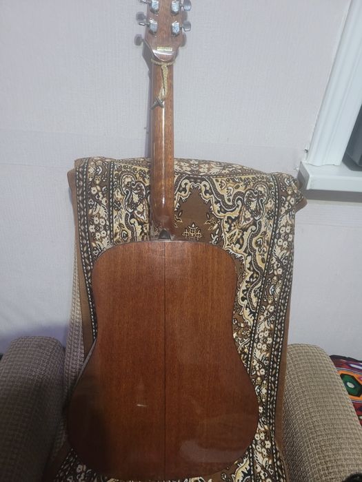 Продам гитару. Б /У