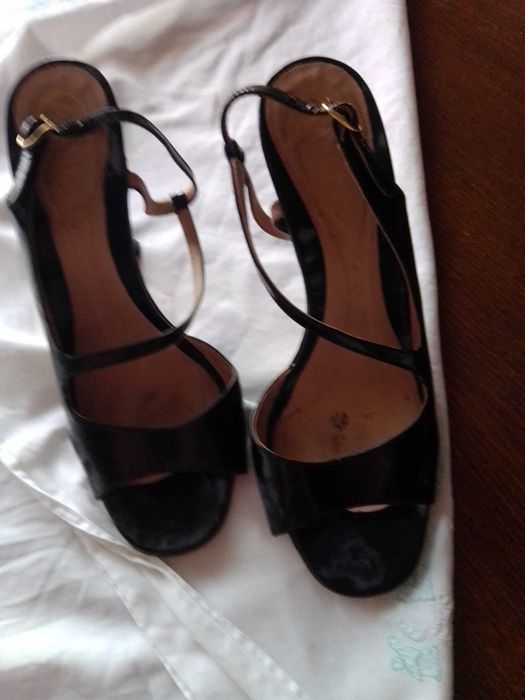 Лачени официални сандали