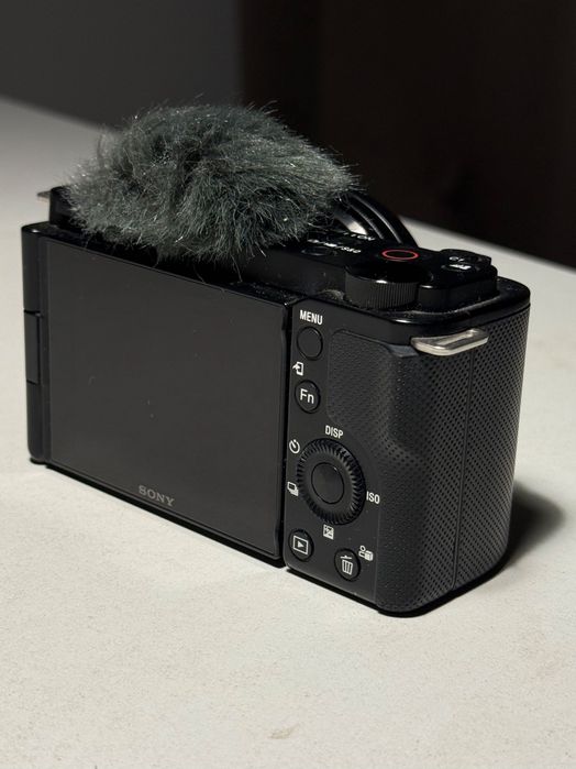 Камера Sony zv-e10