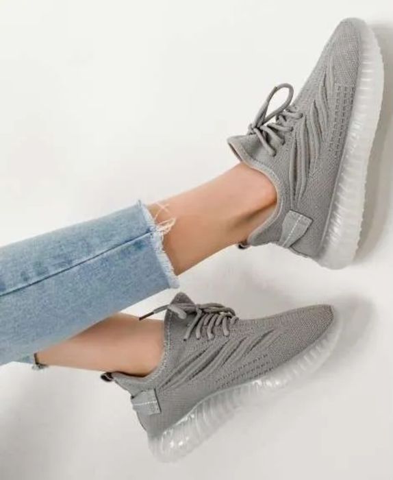 Кроссовки новые 37