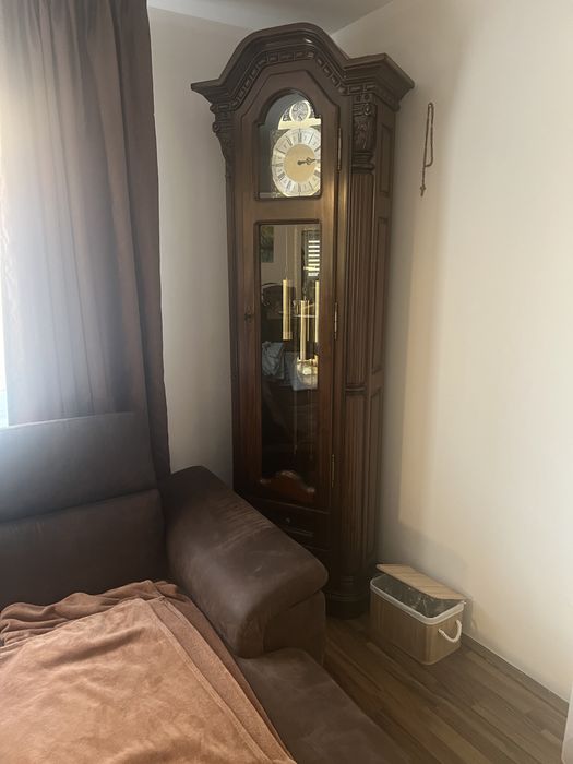 Vând ceas de podea cu pendul și 3 greutati