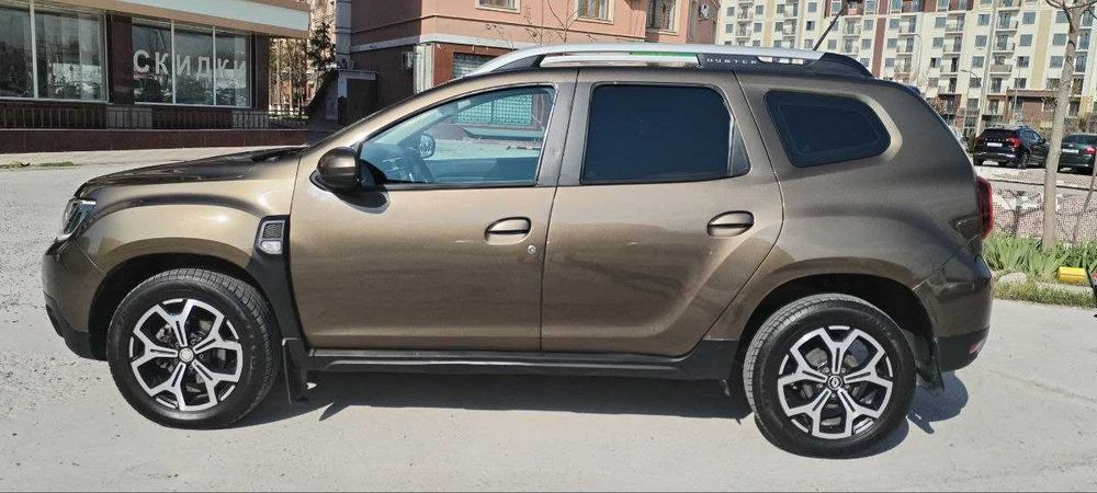 Легковая машина RENAULT DUSTER