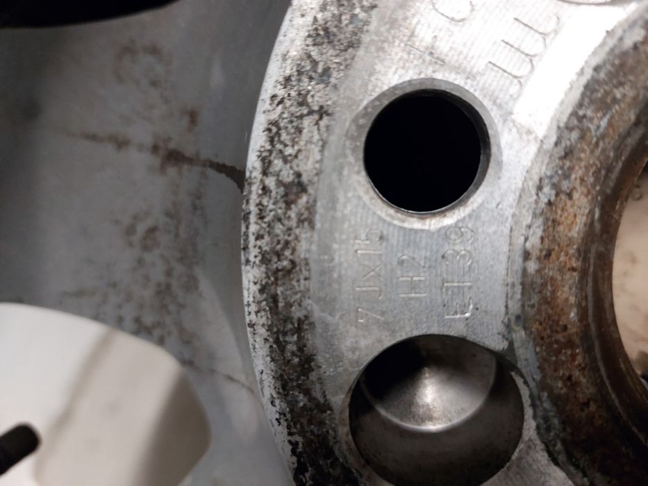 Продавам джанти 5х112 - 15" с гуми 195/65/15-летни и 195/60/15-зимни.