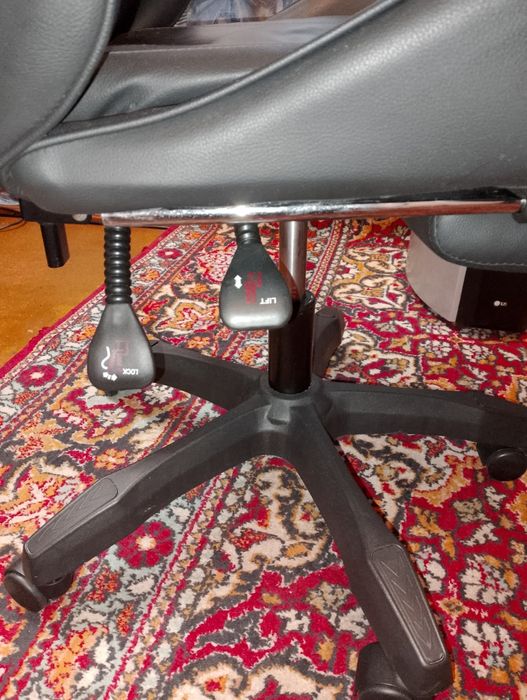 Продам игровое кресло