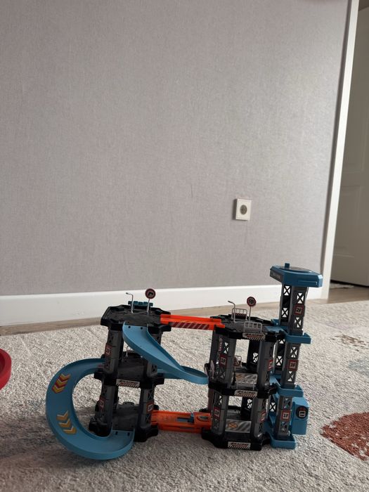 Продам парковку доя машинок