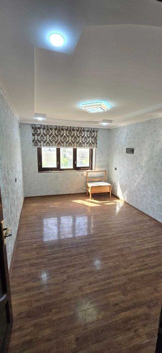 Продаётся 3х комн квартира на 2 этаже Ор-р Тожмахал