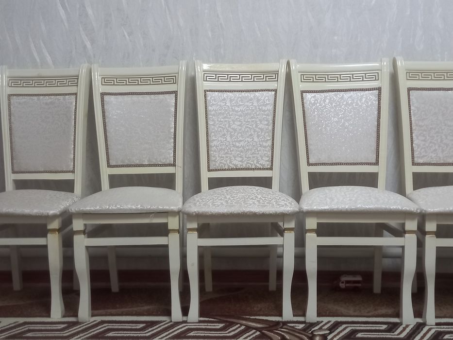 Продам стулья для гостевой.