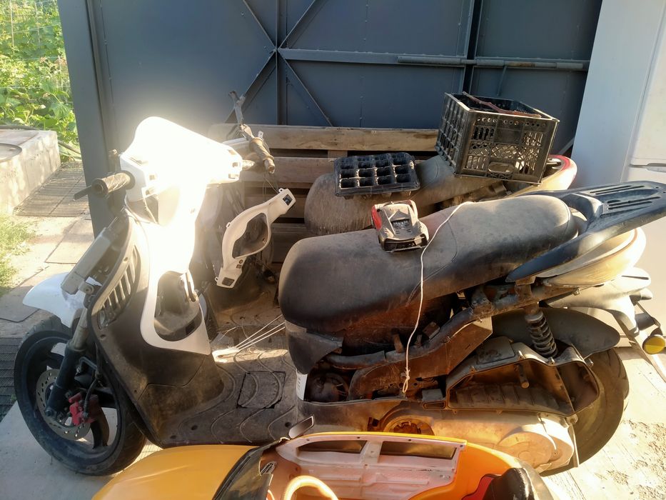 Продам два мопеда 250-300 кубов