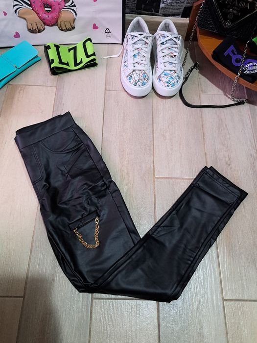 Дамски кожен клин със синджир