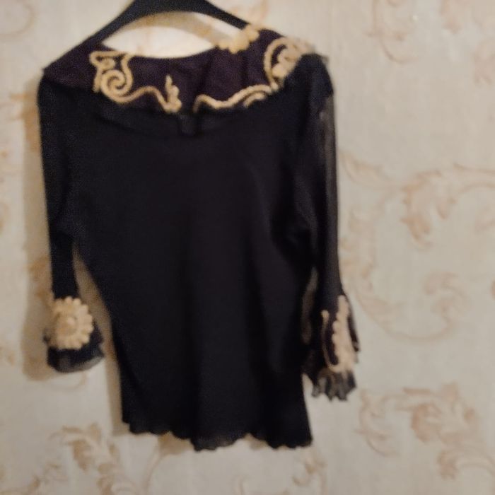 Продам блузки женские