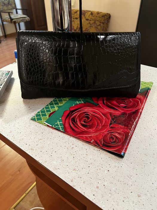 Продам разные сумки и кошельки по 5000