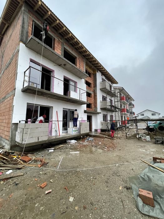 Porti, panou gard, scari, usi, balustrazi, balcoane, bancuri de lucru