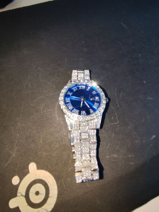 Ceas cu pietricele iced out